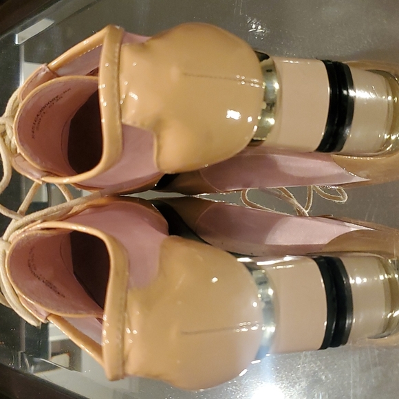 Vintage Vearcon  Peachy Taupe  Patent Leather And Mesh Lace Up Shoe - Picture 2 of 11